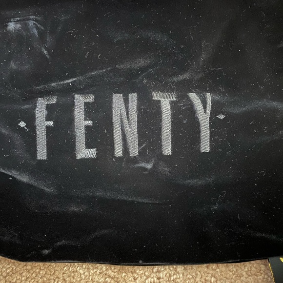 Fenty Slides - Picture 4 of 4